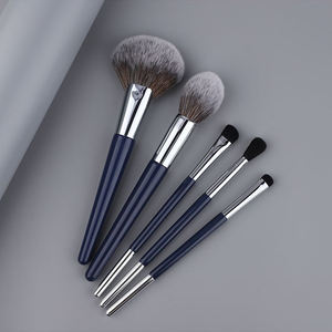 คอนซีลเลอร์รูปทรงลิ้น หัวแบน ขนสังเคราะห์นุ่ม ปกปิดจุดด่างดำ รอยน้ำตา รอยคล้ำใต้ตา บางเฉียบ ไร้รอยต่อ ใช้ได้กับจมูก - Product Image 5