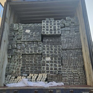 <span class=keywords><strong>6061</strong></span> <span class=keywords><strong>6063</strong></span> T5 T6 Puerta enrollable con cubierta final Perfiles de aluminio extruido de aluminio - Product Image 5