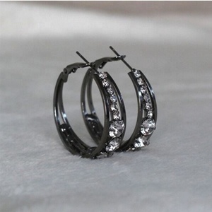 Pendientes de Aro Grandes Circulares Estilo Europeo Americano con Baño de Oro y Piedras de Circonio Personalizables - Product Image 5