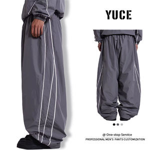 Pantalon de jogging ample YUCE personnalisé en nylon pour homme, pantalon de survêtement décontracté léger avec bande réfléchissante - Product Image 2