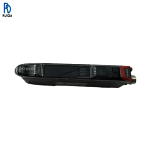 Sensor de Fibra Óptica Digital KEYENCE FS-N41C NPN PNP con Carcasa de Policarbonato en Stock - Product Image 1