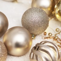 Ensemble de boules de Noël dorées SHUANGYUAN, décorations brillantes et creuses à suspendre, design de Noël, ornement de sapin scintillant, boule incassable en paquet