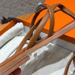 Nouvelles sandales d'été 2026 à petit fermoir métallique et bride d'orteil pour <span class=keywords><strong>femme</strong></span>, <span class=keywords><strong>en</strong></span> <span class=keywords><strong>cuir</strong></span> véritable, idéales pour la plage et l'extérieur - Product Image 3