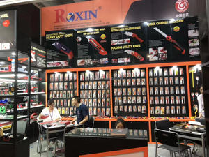 سكين متعدد الاستخدامات احترافي بشفرة قابلة للكسر 18 مم مع زر قفل أمان ومقبض بلاستيكي خفيف الوزن لقطع الكرتون في المكتب - Product Image 6