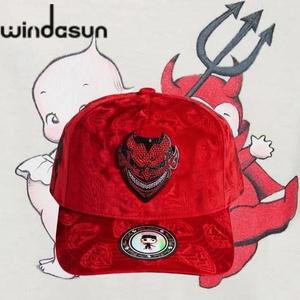 Casquette de baseball 5 panneaux Graffiti avec doublure en satin, chapeau personnalisé en daim avec logo démon pour humain et animal de compagnie - Product Image 2