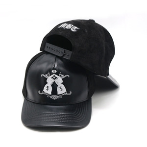 Gorra de camionero de estilo americano de 5 paneles de alta calidad, gorra de béisbol de cuero PU de nuevo estilo con parte trasera de gamuza, gorra deportiva impermeable - Product Image 1