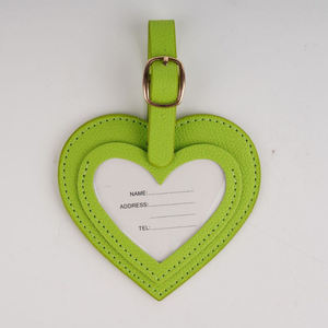 Étiquettes de bagage en gros en cuir PU Saffiano vegan, anti-UV, imprimées en forme de cœur, pour identification de bagages de voyage, couleur marine unie - Product Image 2