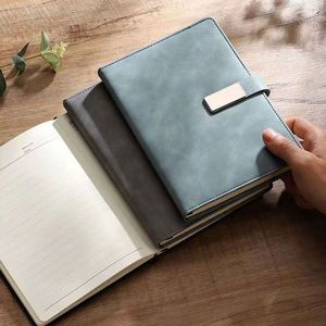 Carnet de notes A5 magnétique personnalisé avec logo, en cuir PU souple, avec boucle métallique, attache stylo et reliure cousue - Product Image 2