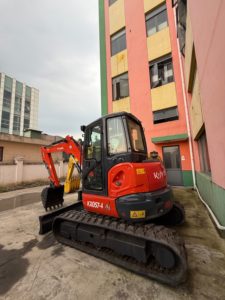 Excavatrice compacte d'occasion Kubota KX057-4 5,5T pour travaux agricoles et municipaux sur sites étroits - Product Image 3