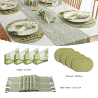 Ensemble de décoration de table verte, chemin de table en coton et lin rustique vert, set de sets de table ovales tressés, anneaux de serviette à fleurs