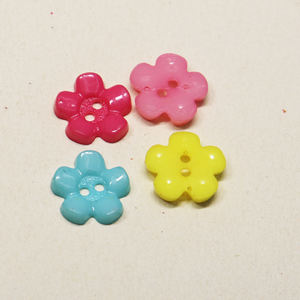 Tombol bunga warna-warni plastik 15mm tombol bunga kartun warna-warni 5 kelopak untuk kerajinan buku tempel jahit, 2 lubang, 12 warna - Product Image 3