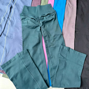 Pantalones acampanados sin costuras de color liso personalizados para mujer, de secado rápido, transpirables, de pierna ancha, con efecto realce de glúteos, cintura alta, <span class=keywords><strong>leggings</strong></span> de yoga acampanados. - Product Image 1