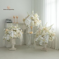 Accessoires de décoration de mariage : Colonnes romaines, pots de fleurs, chemins de table, présentoirs de vitrine, décorations pour événements d'ouverture, fleurs en flocage