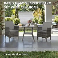 Ensemble de meubles de jardin en rotin de style hôtel moderne avec des coussins kaki confortables et une table basse en verre
