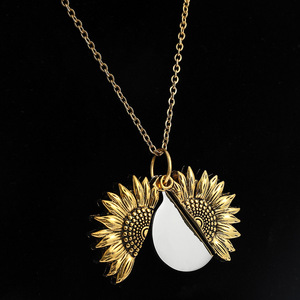 Collana retrò incisa con le scritte 'You Are My Sunshine' all'interno, ciondolo in acciaio inossidabile, collana con medaglione apribile a girasole in lega - Product Image 4