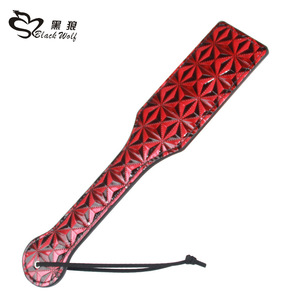Pala de cuero con patrón de diamante rojo y negro para juegos de golpeteo para adultos - Product Image 2