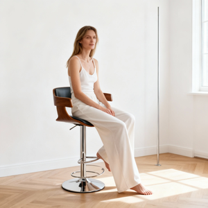 Stilvoller Höhenverstellbarer Barhocker mit Gepolstertem Sitz Armlehnen Chromgestell Holzrahmen für Europäische Amerikanische Bar Küche - Product Image 1