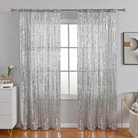 Rideau de fond en sequins