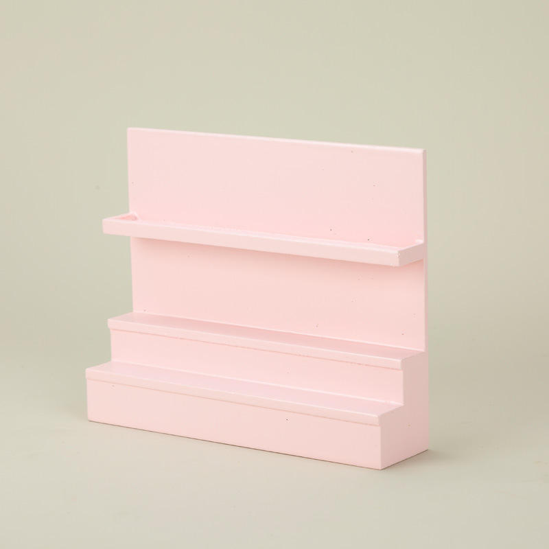 สีชมพูบนตู้