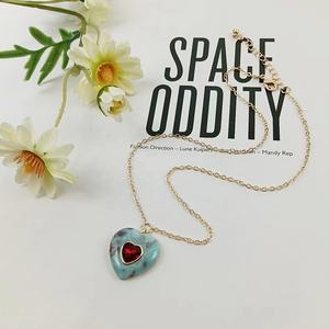 غرامة مجوهرات الأزياء الأحمر كريستال الراتنج المختنق الذهب مطلي القلب قلادة قلادة للنساء - Product Image 3