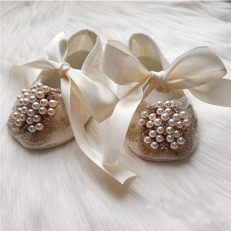 Элегантные ботинки цвета шампанского с кружевом и цветочной вышивкой, перламутровые блестящие ботинки для первых прогулок для новорожденных девочек