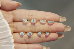 ต่างหูเพชรแล็บทองคำ 18K ซินฟลาย สไตล์คลาสสิก เรียบหรู เหมาะสำหรับทุกโอกาสและสวมใส่ในชีวิตประจำวัน - Product Image 2