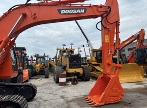 Excavatrice sur chenilles d'occasion Doosan DH220LC-7 d'origine coréenne, 22 tonnes, hydraulique, moyenne taille, faible nombre d'heures de fonctionnement, moteur, pompe, roulement - Product Image 4