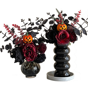 Ramo de calabazas de estilo gótico atado a mano para Halloween, flores artificiales negras y rojas para decoración de fiestas, hogar y escritorio. - Product Image 3