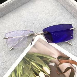 <span class=keywords><strong>Lunette</strong></span> photochromique <span class=keywords><strong>pour</strong></span> <span class=keywords><strong>femme</strong></span>, <span class=keywords><strong>petit</strong></span> rectangle, diamant, alliage sans cadre, verres à changement de couleur - Product Image 4