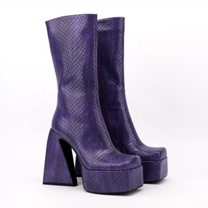 Botas de plataforma altas hasta la rodilla para mujer con punta cuadrada grande, estampado de serpiente, parte superior sólida, tacón grueso y cremallera lateral 45 - Product Image 3
