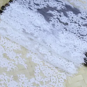 थोक नवीनतम 27Cm की चौड़ाई फीता कपड़े सफेद नायलॉन बरौनी सरल कढ़ाई फीता कपड़े के लिए पर्दा