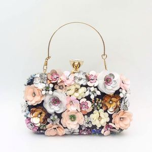 Sacs à main et portefeuilles de luxe pour femmes, en gelée, de créateur, à la mode, avec des perles de fleurs transparentes, à porter en bandoulière pour le soir - Product Image 3