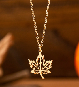 Collar De Hoja De Arce Collares De Acero Inoxidable Collar De Hoja PVD Chapado En Oro Joyería Collar De Hoja De Otoño - Product Image 1