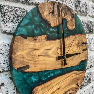 Horloge murale en résine fonctionnelle et décorative avec cadre en bois offrant un affichage élégant de l'heure pour le salon - Product Image 5