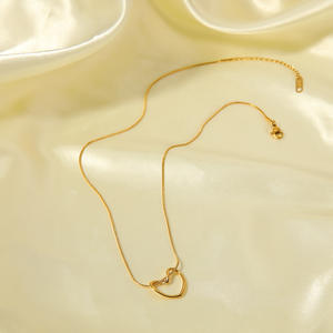 Chaîne de collier pendentif coeur plaqué or 18 carats chaîne à maillons tendance pour les fêtes avec un grand coeur pour cadeau de fête des mères maman - Product Image 5