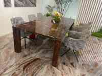 Table à manger en marbre rouge français avec bandes blanches et veines pour la maison Table à manger en marbre rouge avec les mêmes pieds en marbre
