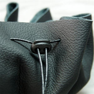 Sac de rangement de dés noir avec logo personnalisé, sac de rangement de dés en cuir de vache avec cordon, <span class=keywords><strong>plateau</strong></span> spécial donjons <span class=keywords><strong>et</strong></span> dragons, boîte de jeu de dés dnd - Product Image 5