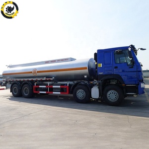 Nuovo Camion HOWO 8x4 per Trasporto Carburante con Asse Posteriore Regolabile, Serbatoio in Acciaio Inox da 28m3, 351-450HP per Miniera e Strade Difficili - Product Image 6
