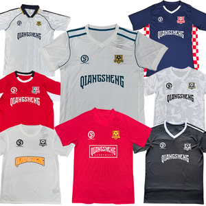 Maglia da Calcio Vintage Anni '90 Versione Fan con Logo, Maglietta da Calcio Esportata a Madrid, Spagna - Product Image 1