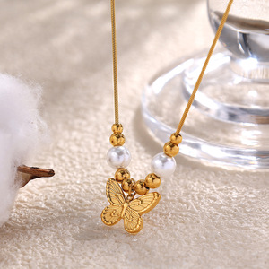 Collar con Colgante de Mariposa para Mujer, Chapado en Oro de 18K, Acero Inoxidable, Cadena de Serpiente con Perlas de Imitación, Joyería Linda para Uso Diario - Product Image 4