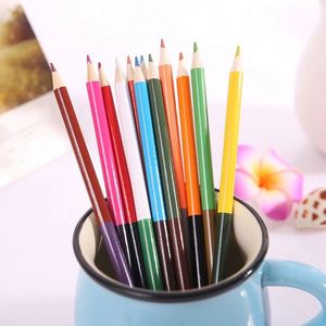 Ensemble de crayons en bois à double pointe de 24 couleurs certifiés EN71 avec emballage personnalisé pour le dessin scolaire des enfants dans une boîte en papier - Product Image 1