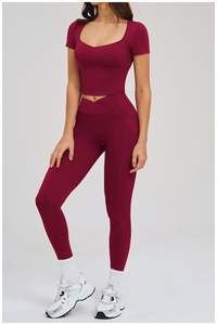 Conjunto de yoga para mujer: Top de manga corta y leggings de yoga de cintura alta con corte en V, ideales para gimnasio, correr, entrenamiento y actividades deportivas. - Product Image 2