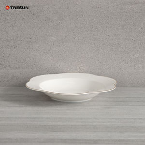 Fabricant, vente en gros, nouvelle conception, bols et assiettes élégants en forme de fleur, ensembles de vaisselle en céramique blanche embossée, allant au micro-ondes et au lave-vaisselle - Product Image 3