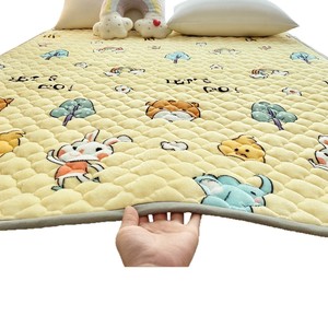 Surmatelas en velours de lait antibactérien à motif de dessin animé, coussin doux antidérapant pour usage domestique et en dortoir étudiant - Product Image 1