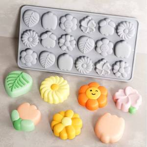 La fábrica MUYULINS puede personalizar caramelos con forma de flores y hojas, silicona de grado platino LFGB antiadherente y libre de BPA para gomitas y chocolate. - Product Image 1