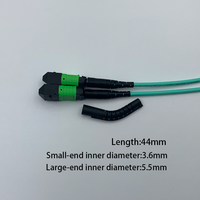 Connecteur de fibre optique MPO avec capuchon de protection 3,6 mm ID, soulagement de tension, boîtier TPE flexible ignifuge de 44 mm, monomode 12/24 cœurs