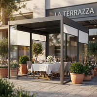Pergola extérieure haut de gamme en aluminium avec lames motorisées, écran zip et portes vitrées pour terrasse de restaurant
