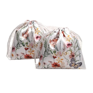 Pochette en satin de luxe à impression numérique intégrale pour écouteurs, bougies, sacs à main – Conception personnalisée avec cordon de serrage - Product Image 1