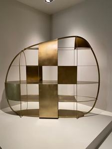 Estantería de Diseño Creativo de Lujo Ligero Idao Italy, Estantería de Alta Gama para Sala de Estar, Exhibidor de Whisky, Estante de Piso Multicapa - Product Image 4