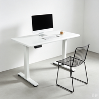 Bureau debout électrique ergonomique, minimaliste et moderne avec réglage automatique de la hauteur, construction en bois et métal pour le bureau à domicile